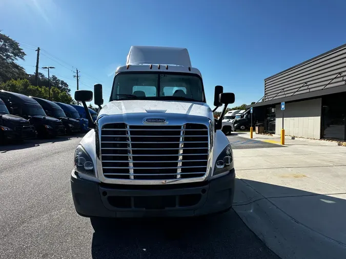 2017 Freightliner CASCADIA 125