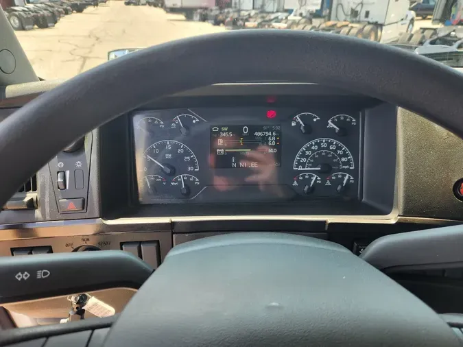 2023 VOLVO VNL64T860