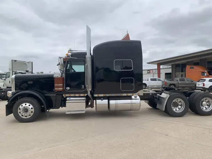 2022 Peterbilt 389