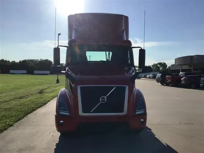 2020 VOLVO VNR300