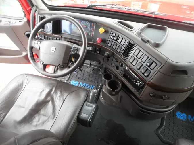 2017 VOLVO VNL64T780
