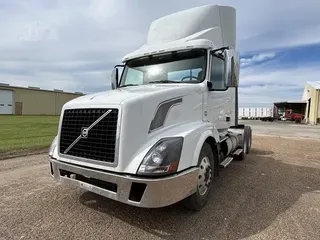 2015 VOLVO VNL64T300