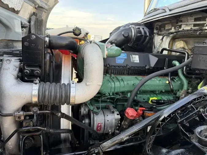 2017 Volvo VNL64T760e75dbb43434eb7755e2df68a314f3a2e