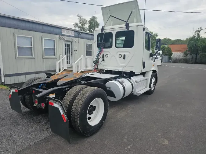 2019 FREIGHTLINER CASCADIA 113