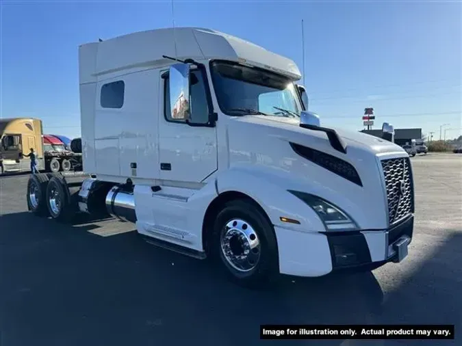 2021 VOLVO VNL740