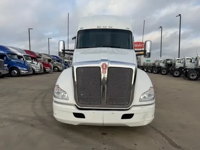 2022 Kenworth T680e76a9cc2005168e6ecb1fd04484d126b