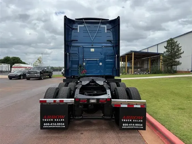 2021 VOLVO VNL760