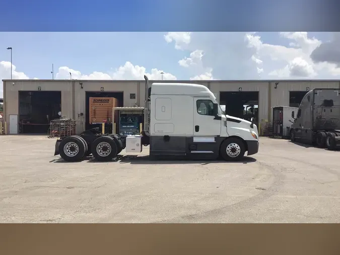 2021 Freightliner Cascadia 126