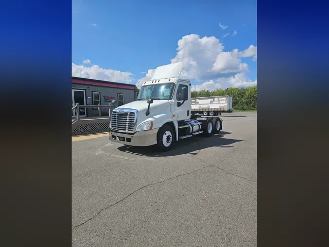 2018 FREIGHTLINER/MERCEDES CASCADIA 125e76d52477e54d2bb9f9154300204a654