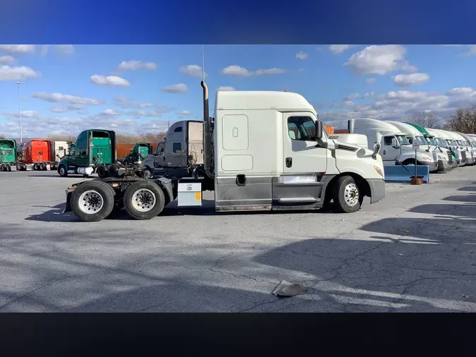 2020 Freightliner Cascadia 126e76f845bd825045994ae9bfbd43245d9