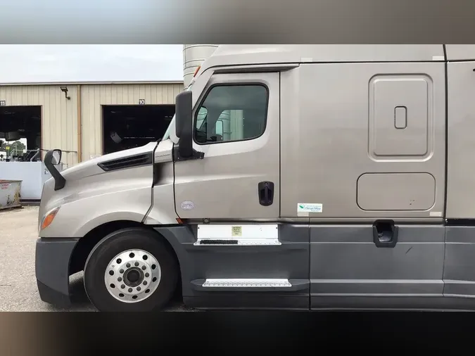 2022 Freightliner Cascadia 126