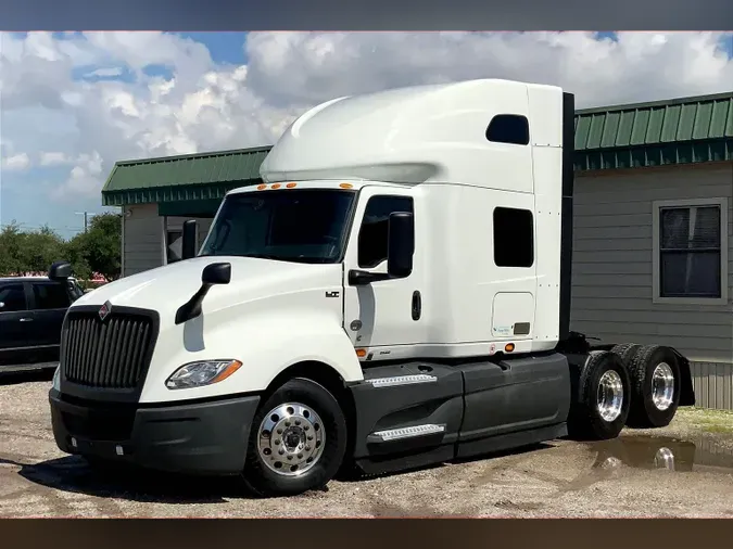2022 INT LT625 6x4