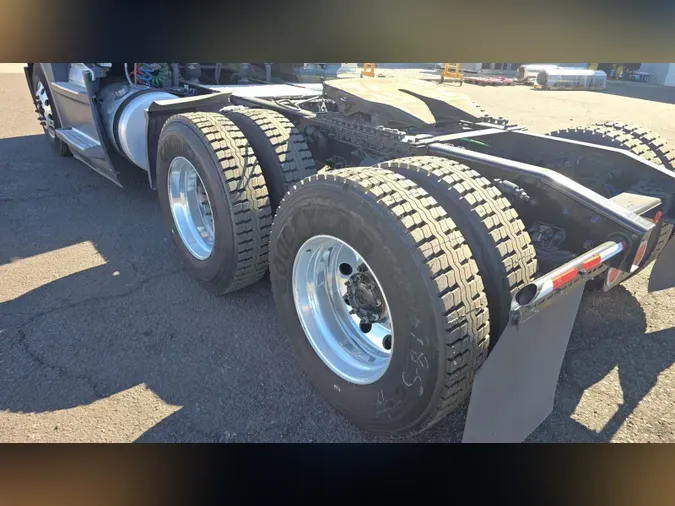 2020 Freightliner Cascadia 126