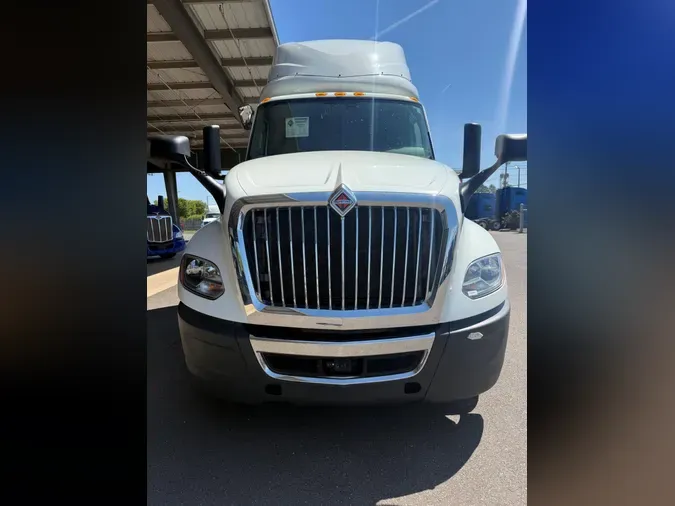 2022 International LT625