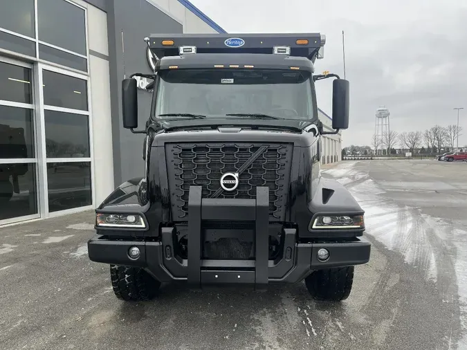 2026 VOLVO VHD64B300