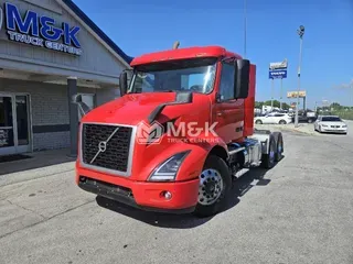 2019 VOLVO VNR64T300