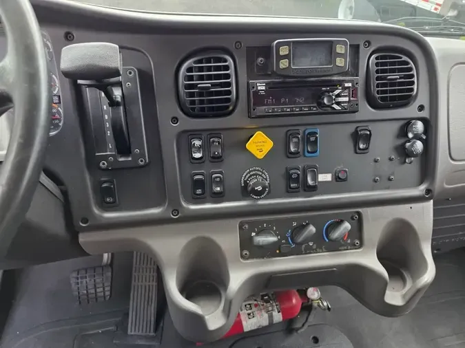 2018 FREIGHTLINER M2 106