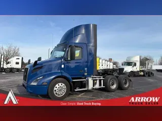2021 VOLVO VNR300