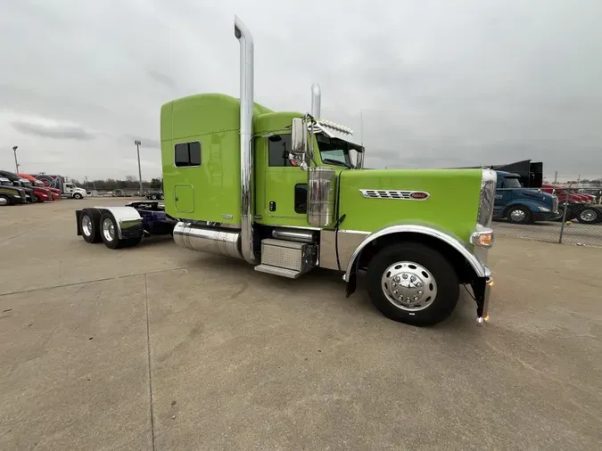 2022 Peterbilt 389