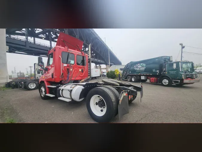 2016 FREIGHTLINER/MERCEDES CASCADIA 113