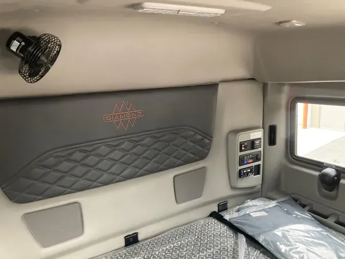 2026 International HX620 Sleeper