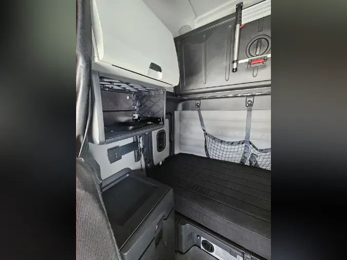 2021 FREIGHTLINER CASCADIA CA126