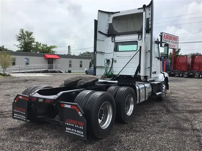 2015 VOLVO VNL300