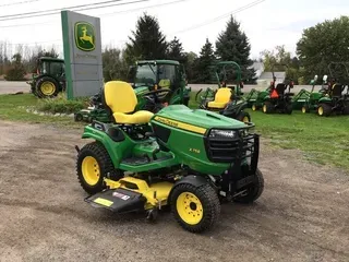 2017 John Deere X758