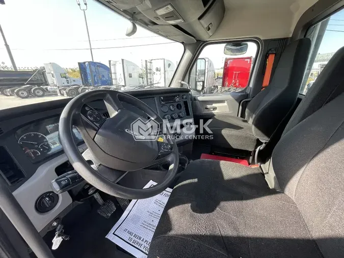 2019 FREIGHTLINER CASCADIA CA126