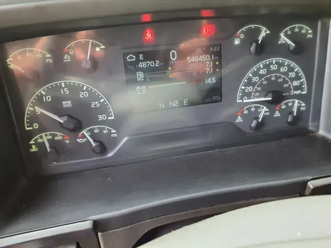2020 VOLVO VNR64T-640