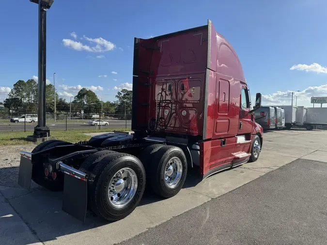 2020 Freightliner Cascadia 126