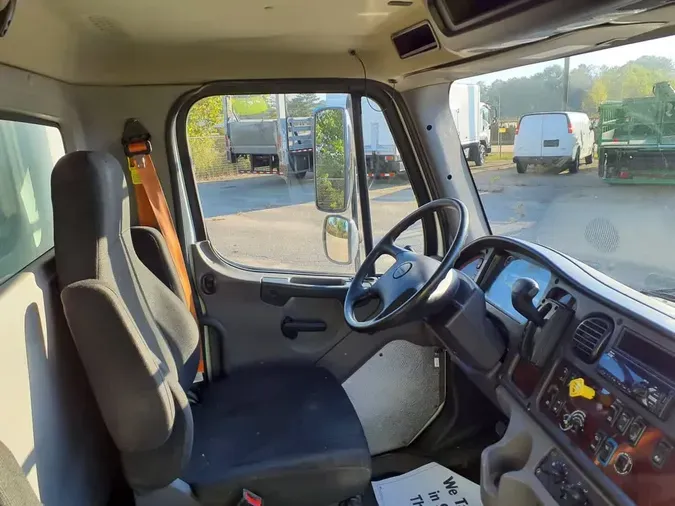 2020 FREIGHTLINER/MERCEDES M2 106