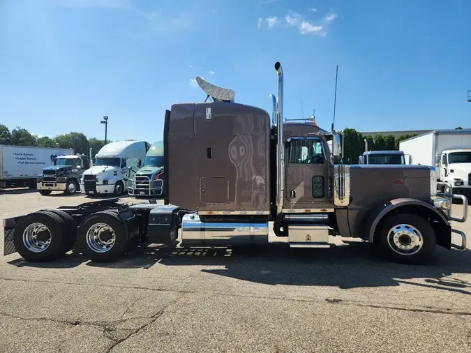 2015 PETERBILT 389
