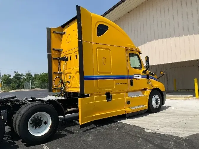 2019 Freightliner T12664ST