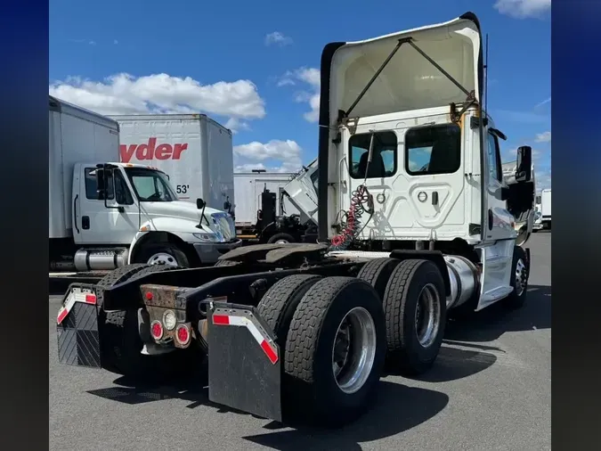 2019 FREIGHTLINER/MERCEDES CASCADIA 125