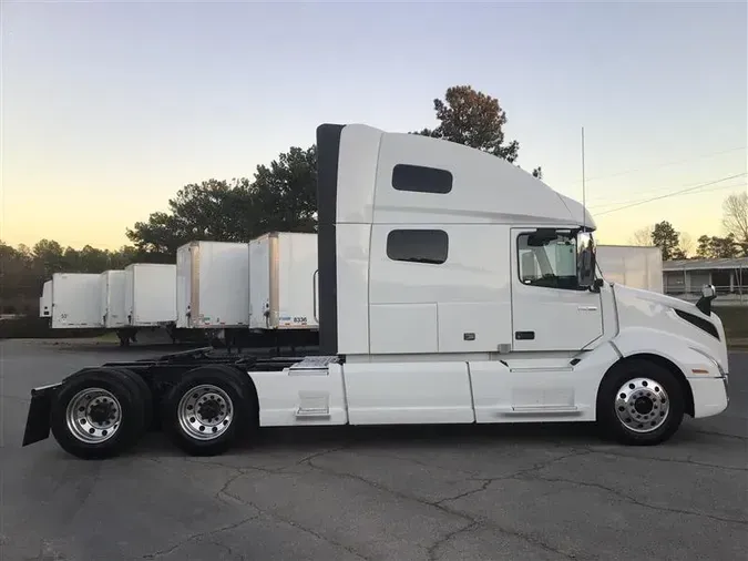 2019 VOLVO VNL760