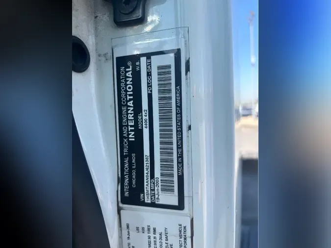 2004 INTERNATIONAL 4400