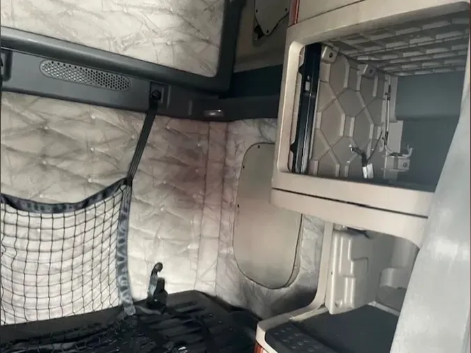 2016 FREIGHTLINER CASCADIA 125