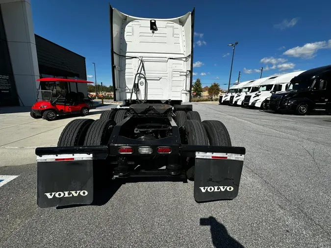 2022 Volvo VNL64T860