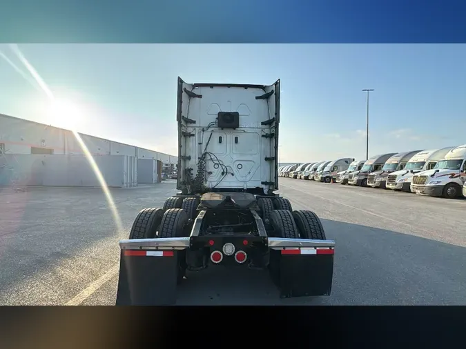 2022 Freightliner Cascadia 126