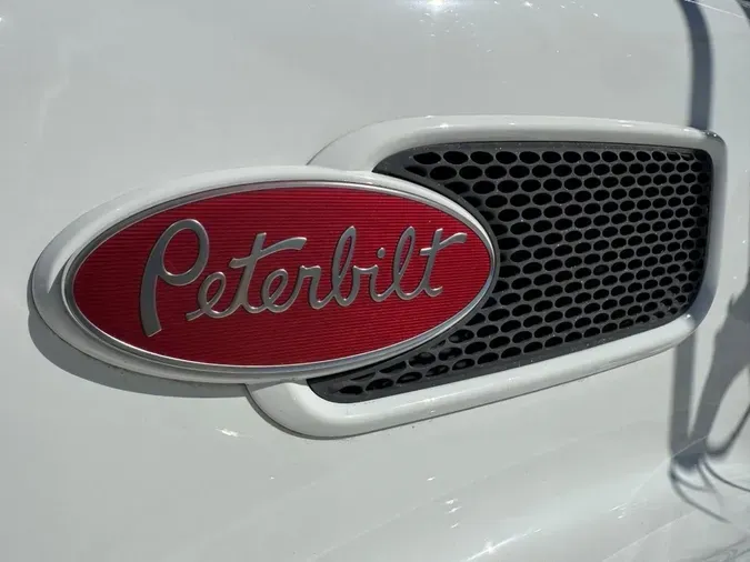 2020 Peterbilt 337