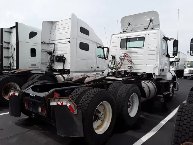 2020 VOLVO VNL64T-300