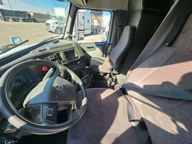 2023 VOLVO VNL64T860
