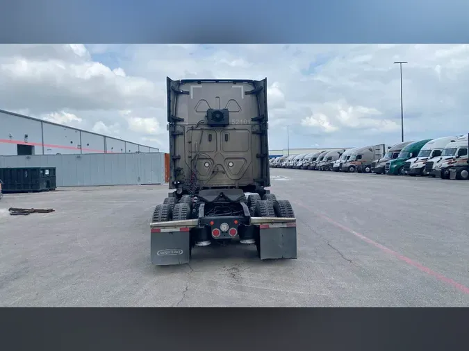 2022 Freightliner Cascadia 126