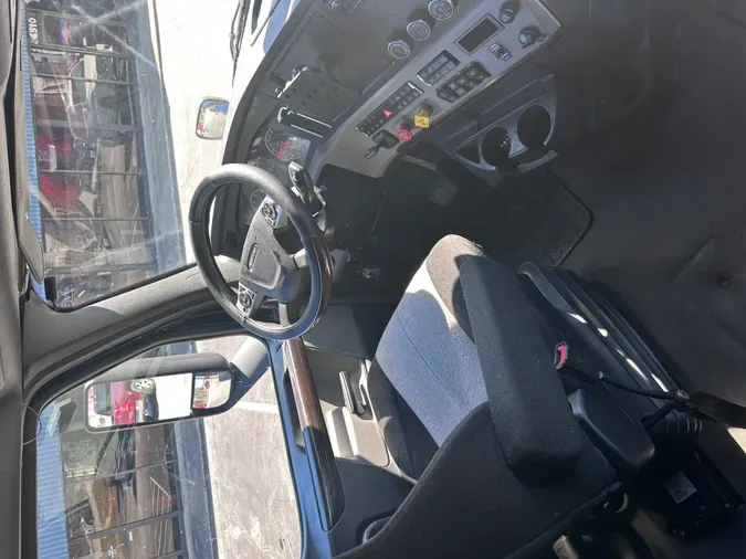 2019 FREIGHTLINER CASCADIA 126