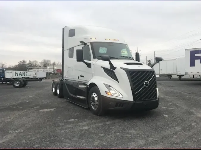 2025 VOLVO NEW VNL64T660