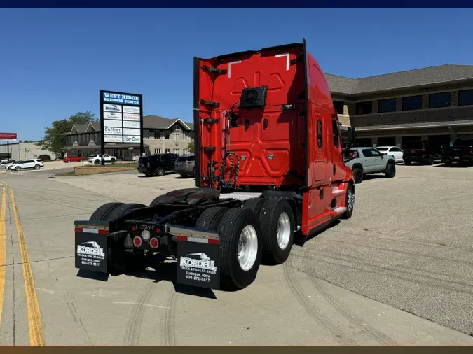 2022 FREIGHTLINER Cascadia 126