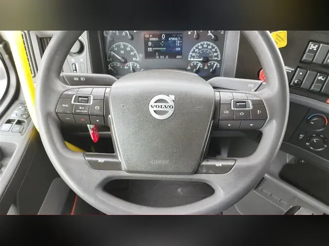 2021 VOLVO VNL740
