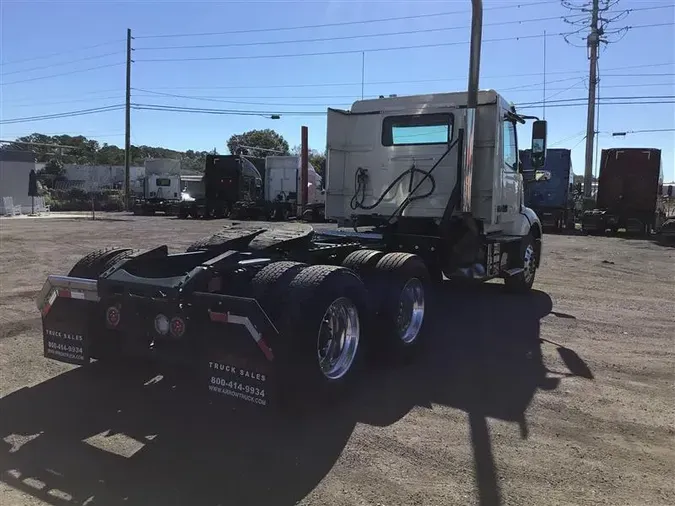 2019 VOLVO VNL300