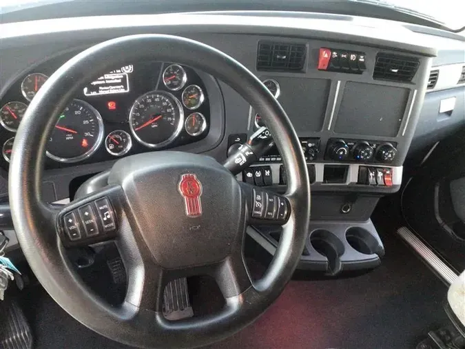2022 KENWORTH T880